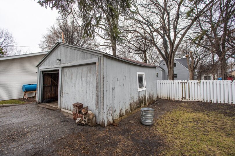 Exterior-of-old-run-down-garage-before-home-authority-full-remodel-fargo-nd-2